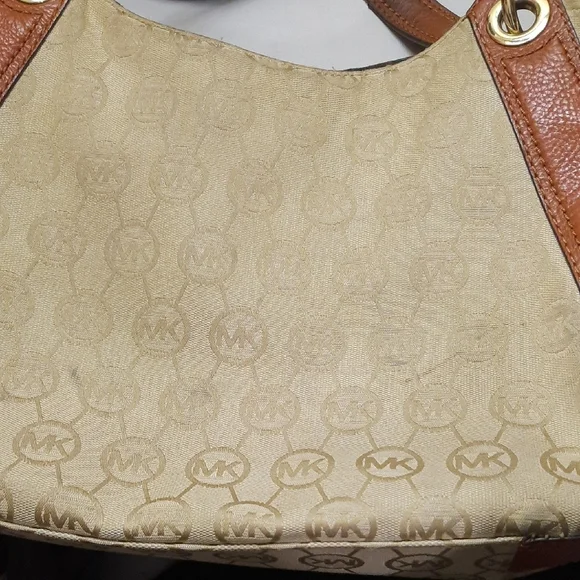 Michael Kors Cream and Brown Shoulder Bag - Picture 13 of 15